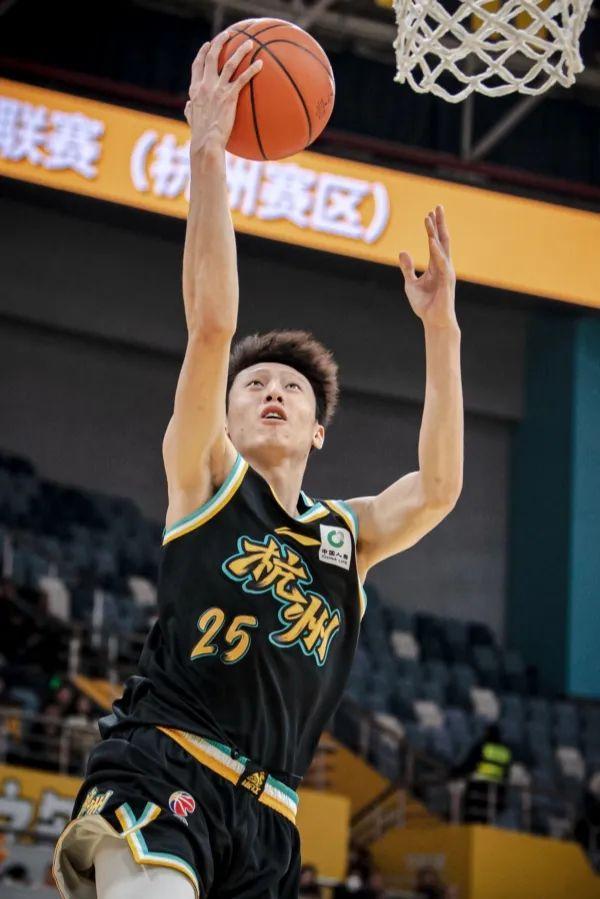 浙江广厦雄狮投资人赛后质疑裁判判罚的简单介绍