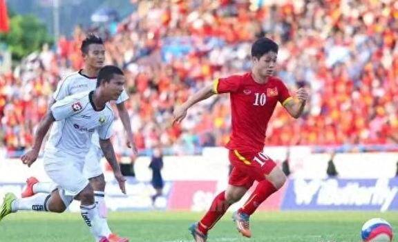 越南球队实现历史突破，成功晋级下一轮比赛